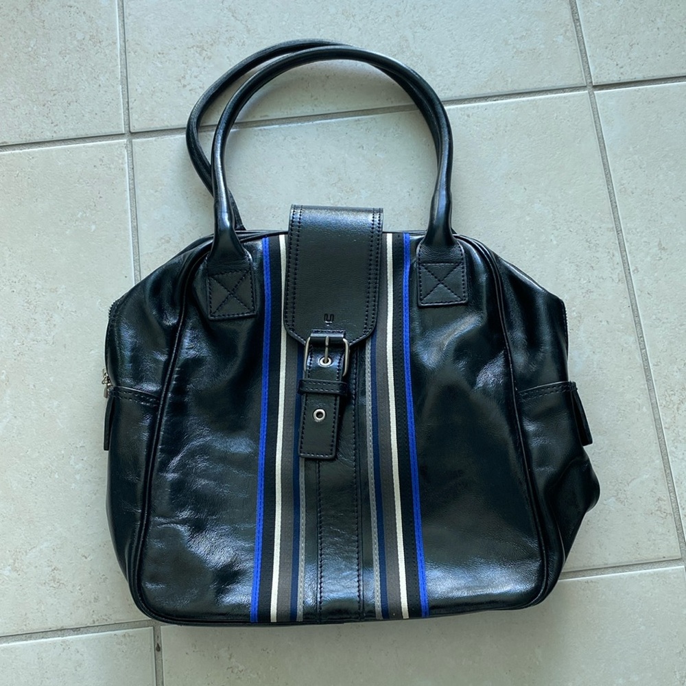 100% Argentine leather handbag.